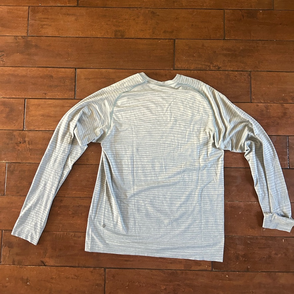 lululemon men’s long sleeve shirt, light blue, size large